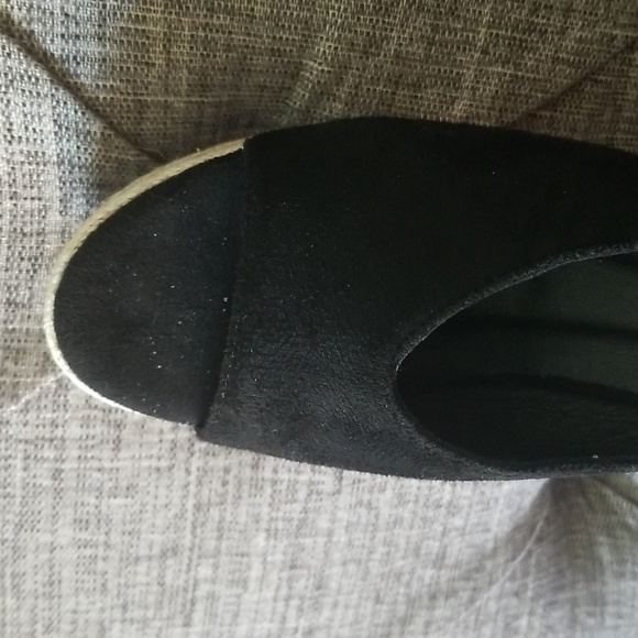 Slip on Espadrilles. - Picture 4 of 4